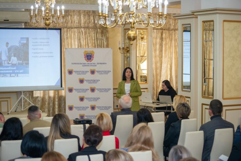 ІНКЛЮЗИВНИЙ ПІДХІД В СИСТЕМІ НАДАННЯ АДМІНПОСЛУГ В ГРОМАДАХ: АДМІНІСТРАТОРКА ЦНАПУ ЧОРТКОВА НАВЧАЄТЬСЯ НА СЕМІНАРІ-ТРЕНІНГУ