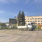 НА ПЛОЩІ ГЕРОЇВ ЄВРОМАЙДАНУ ДЕМОНТУВАЛИ РЕКЛАМНИЙ ЕКРАН