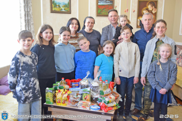 ВЕЛИКОДНІ ПОДАРУНКИ ДЛЯ ДІТЕЙ