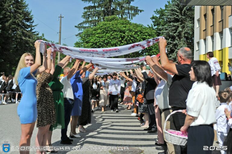 У ШКОЛАХ ЧОРТКІВСЬКОЇ ГРОМАДИ ПРОНУЛАВ ОСТАННІЙ ДЗВОНИК
