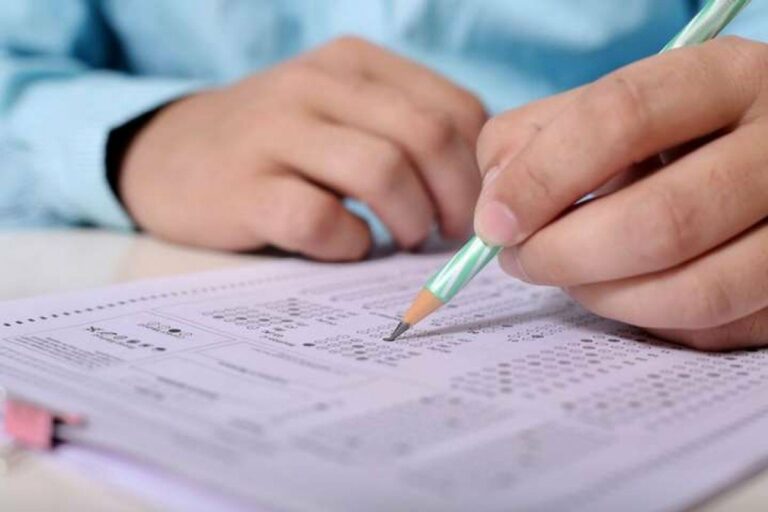 ЧЕТВЕРО ВИПУСКНИКІВ ЧОРТКОВА ОТРИМАЮТЬ ГРОШОВІ ВИНАГОРОДИ ЗА ВИСОКІ РЕЗУЛЬТАТИ НМТ-2025