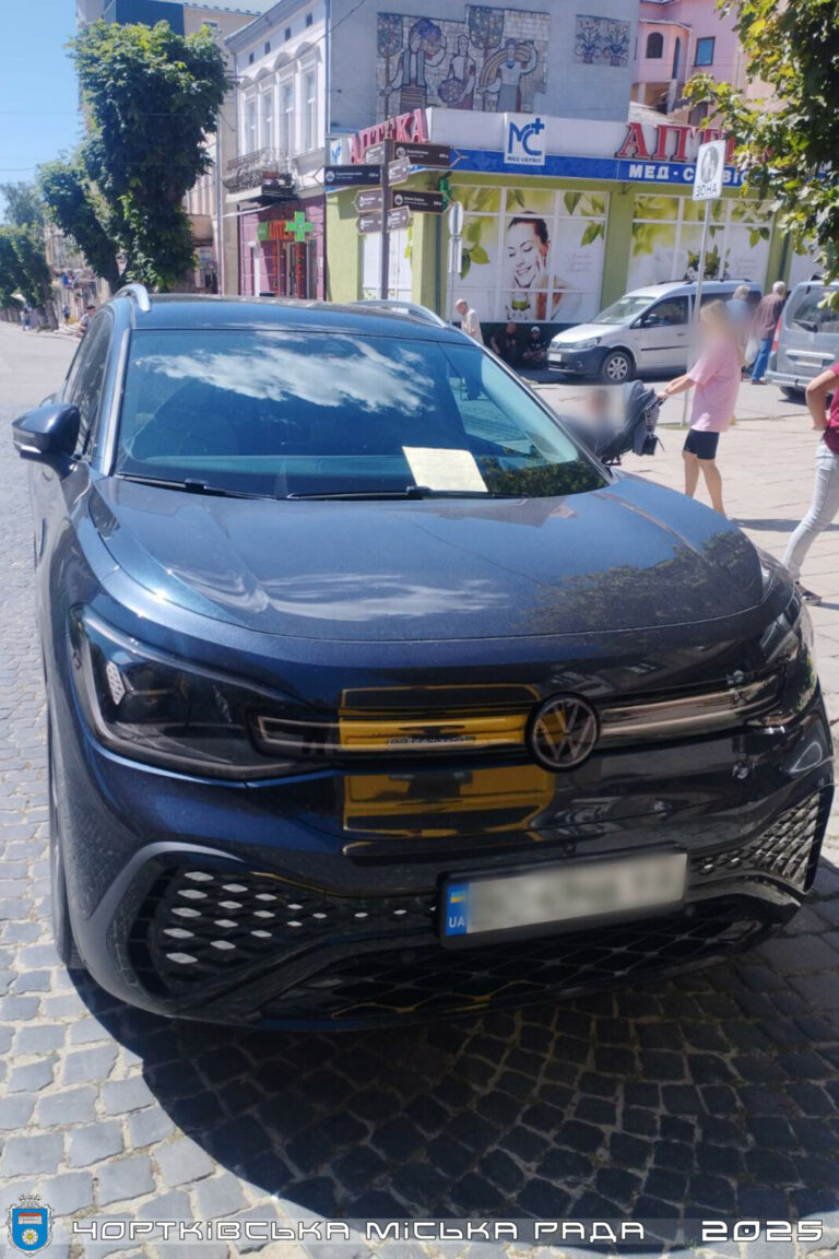 ШТРАФИ НЕ ЗУПИНЯЮТЬ: ВОДІЇ ПРОДОВЖУЮТЬ ПОРУШУВАТИ ПРАВИЛА У ЦЕНТРІ ЧОРТКОВА