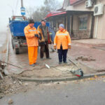 У ЧОРТКОВІ ПРОДОВЖУЮТЬ ПОНИЖУВАТИ ТРОТУАРИ ЗАДЛЯ СТВОРЕННЯ БЕЗБАР’ЄРНОГО МІСТА