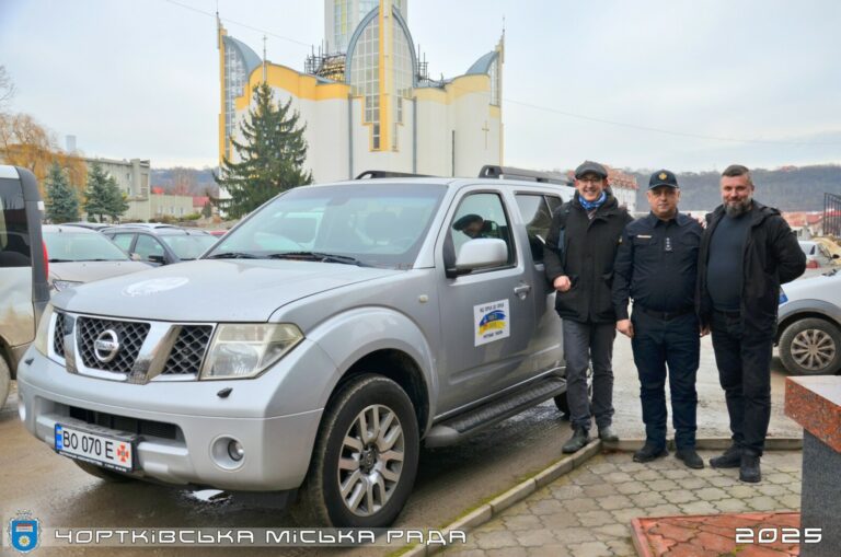 КАНАДСЬКИЙ ВОЛОНТЕР ГРАНТ ЗАЗУЛЯ ЗУСТРІВСЯ ІЗ ЧОРТКІВСЬКИМИ РЯТУВАЛЬНИКАМИ