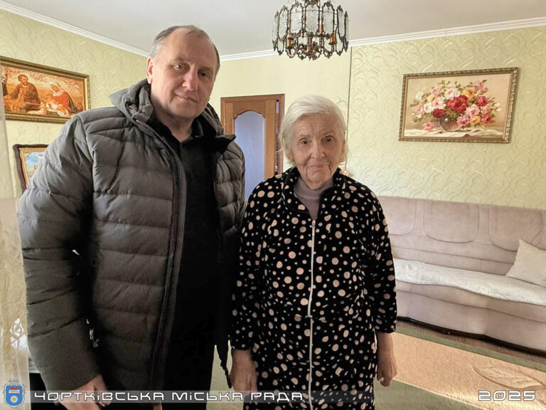 ЧОРТКІВ’ЯНКУ ВІРУ ВОЛОШИН ПРИВІТАЛИ ІЗ 90-ЛІТТЯМ