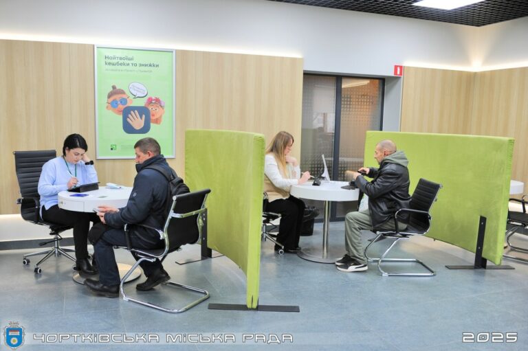 У ЧОРТКОВІ ЗАПРАЦЮВАЛО ВІДДІЛЕННЯ ПРИВАТБАНКУ НОВОГО ФОРМАТУ