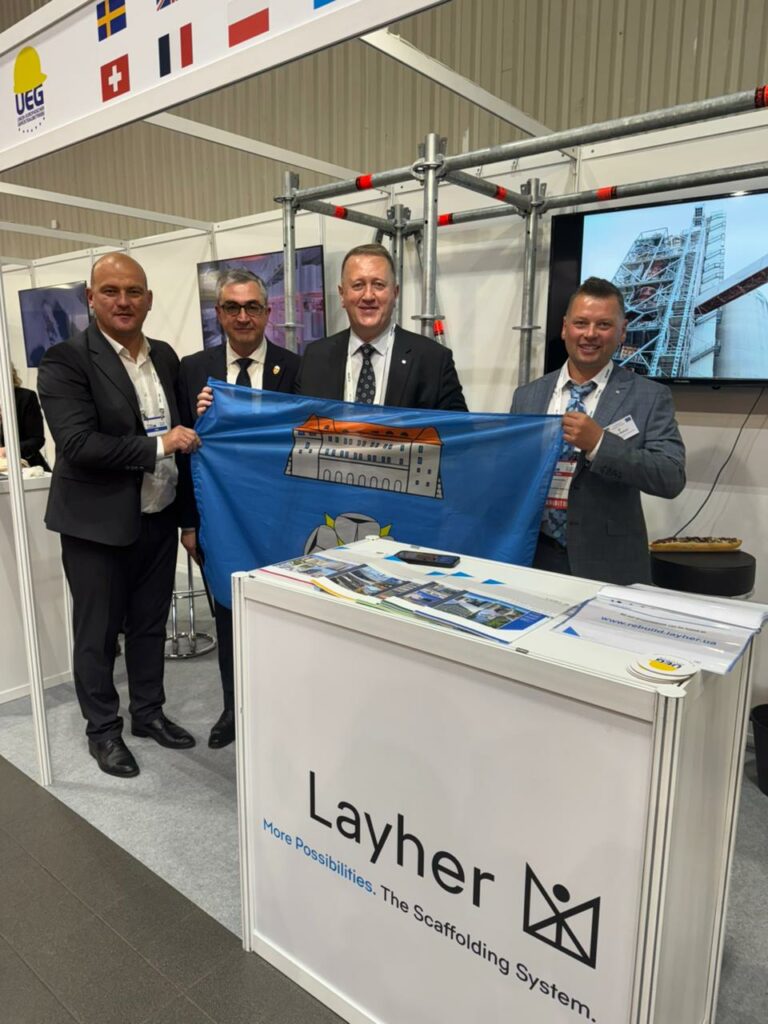 КОМПАНІЇ «ЛАЙЄР УКРАЇНА» – ТРИ РОКИ!