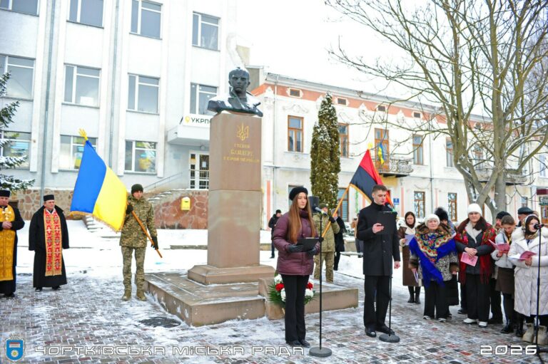 У ЧОРТКОВІ ВШАНУВАЛИ ПАМ’ЯТЬ ГЕРОЯ УКРАЇНИ СТЕПАНА БАНДЕРИ