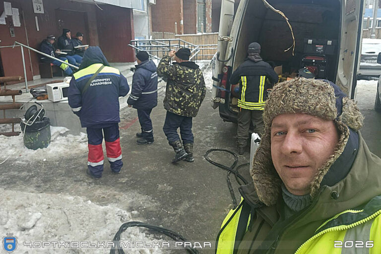 ЧОРТКІВСЬКИЙ ВОДОКАНАЛ ПРОДОВЖУЄ ПРАЦЮВАТИ У КИЄВІ НАД ВІДНОВЛЕННЯМ ВОДОПОСТАЧАННЯ ТА ТЕПЛА