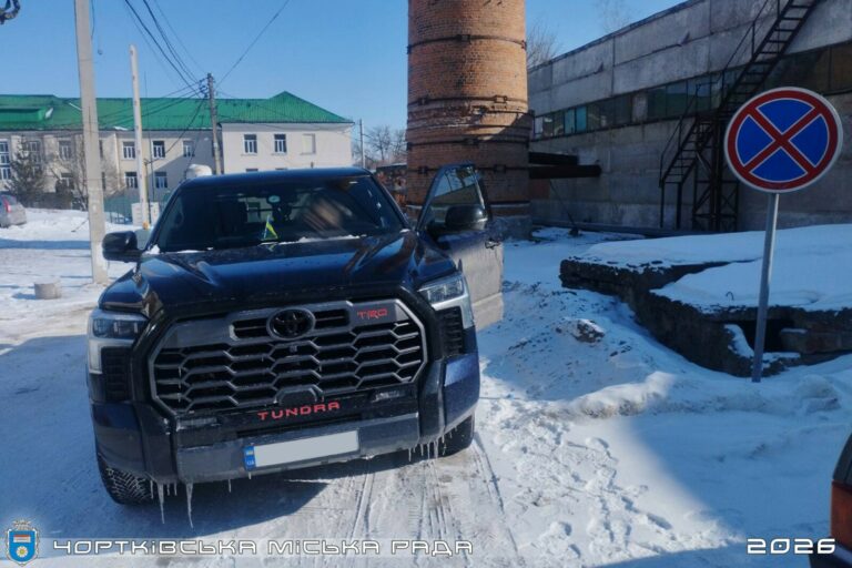 МУНІЦИПАЛИ ПРОДОВЖУЮТЬ ШТРАФУВАТИ АВТО, ЯКІ ПАРКУЮТЬСЯ З ПОРУШЕННЯМ ПРАВИЛ