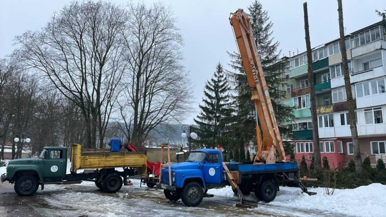 КОМУНАЛЬНИКИ ЧОРТКІВСЬКОЇ ГРОМАДИ ЗВІТУЮТЬ ПРО РОБОТУ ПРОТЯГОМ МИНУЛОГО ТИЖНЯ