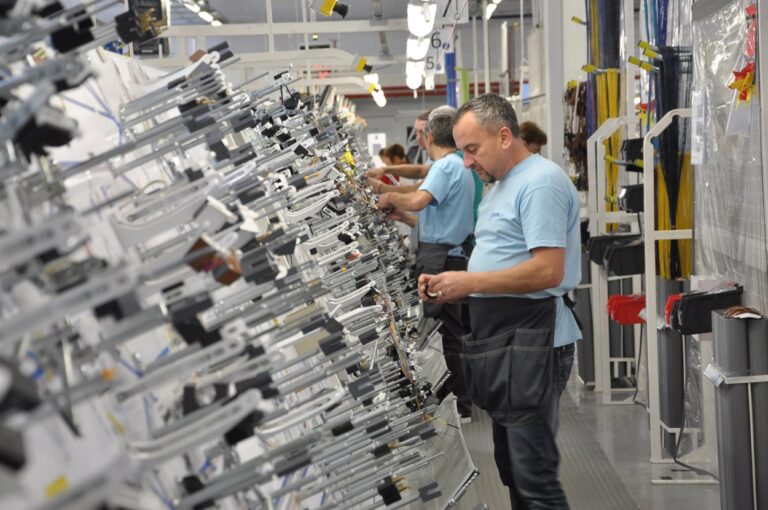 СТАРШОКЛАСНИКИ ЧОРТКОВА ЗНАЙОМИЛИСЬ ІЗ РОБОТОЮ ПІДПРИЄМСТВА «СЕ БОРДНЕТЦЕ-УКРАЇНА»