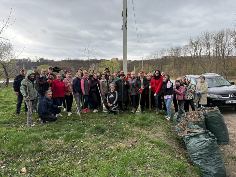 ПРАЦІВНИКИ КУЛЬТУРИ ЧОРТКІВСЬКОЇ ГРОМАДИ ДОЛУЧИЛИСЬ ДО АКЦІЇ «ЗА ЧИСТЕ ДОВКІЛЛЯ»