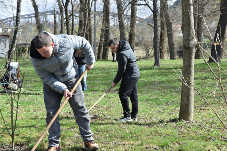 ШКОЛЯРІ ЧОРТКІВСЬКОЇ ГРОМАДИ ДОЛУЧИЛИСЯ ДО АКЦІЇ «ЗА ЧИСТЕ ДОВКІЛЛЯ»