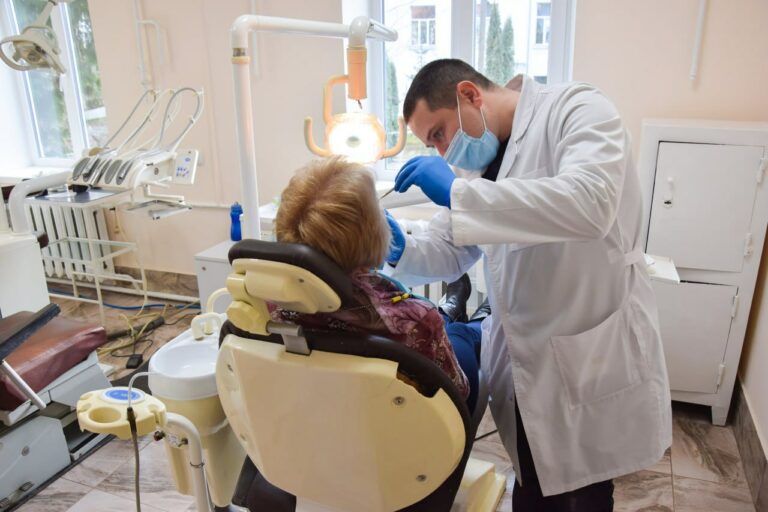 БЕЗКОШТОВНА КОМУНАЛЬНА СТОМАТОЛОГІЯ У ЧОРТКОВІ: ДЛЯ ВІЙСЬКОВИХ, ЧОРНОБИЛЬЦІВ ТА СІМЕЙ ГЕРОЇВ