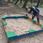 КОМУНАЛЬНИКИ ВІДРЕМОНТУВАЛИ ДИТЯЧИЙ МАЙДАНЧИК У ПАРКУ ІМ. ФРАНКА