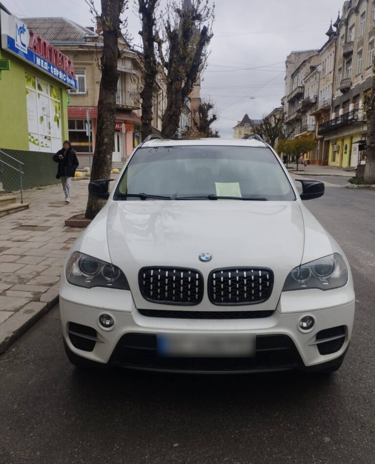 МУНІЦИПАЛИ ПРОДОВЖУЮТЬ ШТРАФУВАТИ АВТО, ЯКІ ПАРКУЮТЬСЯ З ПОРУШЕННЯМ ПРАВИЛ!