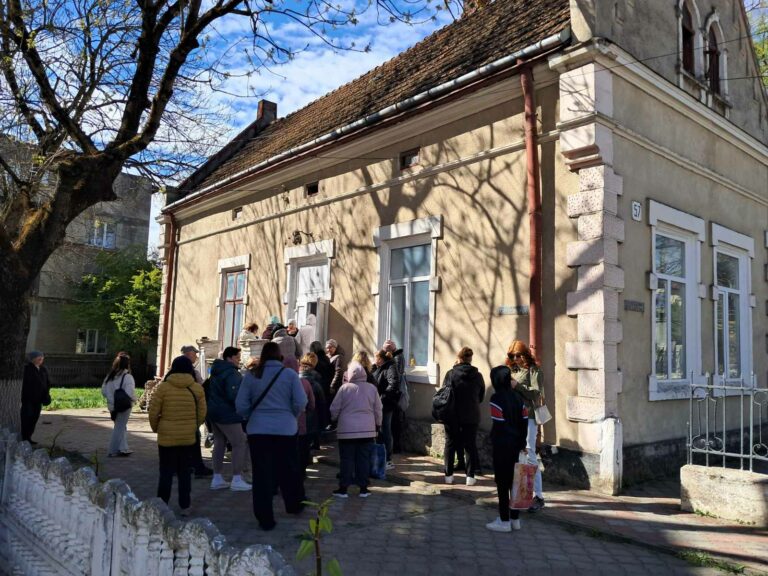 ПІДВОДИМО ПІДСУМКИ ПЕРШОГО ДНЯ ВИДАЧІ ГУМАНІТАРНОЇ ДОПОМОГИ ДЛЯ УКРАЇНЦІВ, ЯКІ ЧЕРЕЗ ВІЙНУ ПОКИНУЛИ ДОМІВКИ ТА ЗНАЙШЛИ ПРИХИСТОК У ЧОРТКОВІ