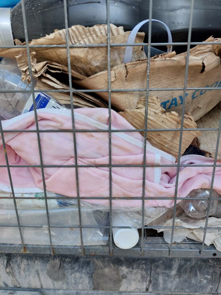 СОРТУЙ РОЗУМНО! НЕ ВИКИДАЙТЕ В КОНТЕЙНЕРИ ДЛЯ ПЕТ-ПЛЯШОК ІНШІ ВІДХОДИ!