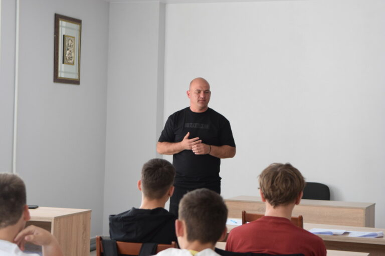 ВОЛОДИМИР ШМАТЬКО ЗУСТРІВСЯ ІЗ 9-КЛАСНИКАМИ ЧОРТКІВСЬКОЇ ТА ЗАВОДСЬКОЇ ГРОМАД