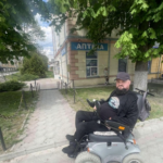 Чому аптеки повинні бути безбар’єрними і чому Чортківська міська рада хоче позбутися імітації безбар’єрності до цих закладів