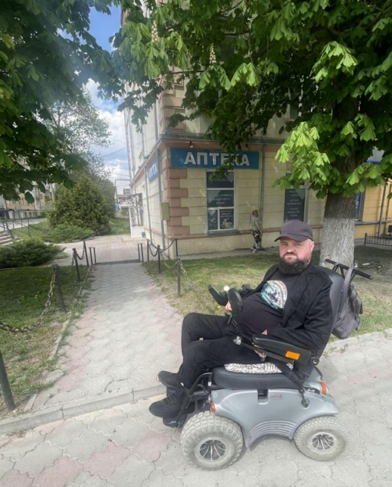 Чому аптеки повинні бути безбар’єрними і чому Чортківська міська рада хоче позбутися імітації безбар’єрності до цих закладів