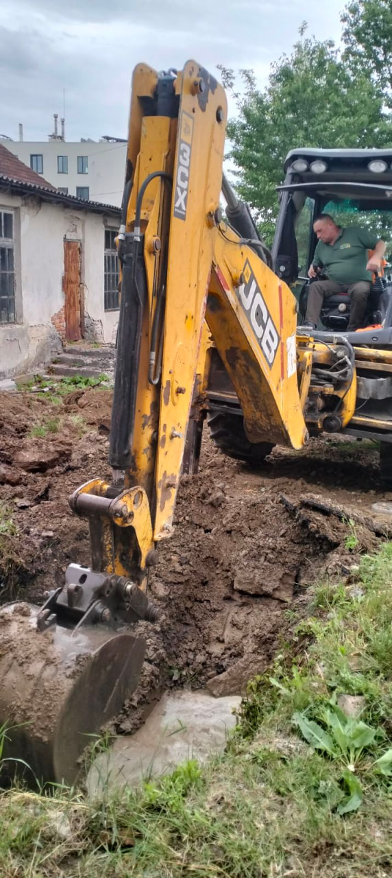 АВАРІЯ НА ВОДОПРОВОДІ В РАЙОНІ КОЛИШНЬОГО ГОРІЛЧАНОГО ЗАВОДУ: ЩО СТАЛОСЯ ТА ЧОМУ РЕМОНТ ТРИВАВ ДОВШЕ