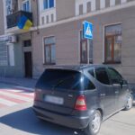 МУНІЦИПАЛИ ПРОДОВЖУЮТЬ ШТРАФУВАТИ АВТО, ЯКІ ПАРКУЮТЬСЯ З ПОРУШЕННЯМ ПРАВИЛ