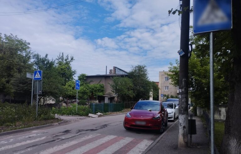 ВОДІЇ, ПАРКУЙТЕСЬ ВІДПОВІДАЛЬНО!