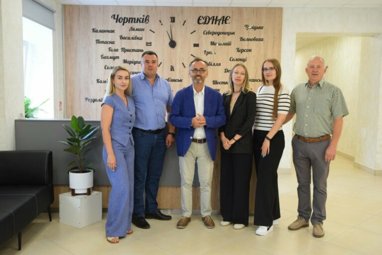 МІСЬКИЙ ГОЛОВА ФРАНЦУЗЬКОГО БЕЗЬЄ РОБЕР МЕНАР ПОБУВАВ НА ФРОНТІ ТА ВІДВІДАВ ЧОРТКІВ
