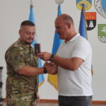 ВОЛОДИМИР ШМАТЬКО ВРУЧИВ ВІДЗНАКУ «ЗА ЧЕСТЬ ТА ВІДВАГУ» ЗАХИСНИКУ – «КІБОРГУ» ЯРОСЛАВУ ГАВЯНЦЮ