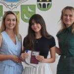 У ЦНАПІ ЧОРТКОВА ВРУЧИЛИ ЧЕРГОВІ ПАСПОРТИ 14-РІЧНИМ МЕШКАНЦЯМ ГРОМАДИ