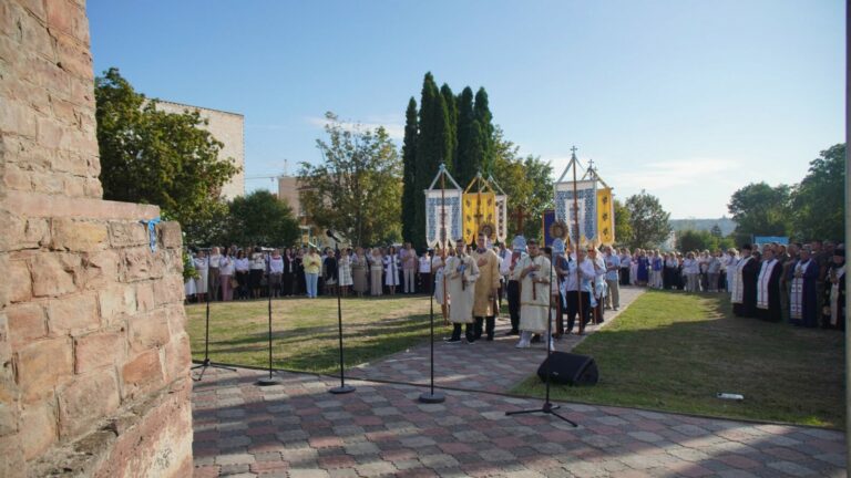 МОЛЕБЕНЬ ЗА УКРАЇНУ ВІДБУВСЯ У ЧОРТКОВІ З НАГОДИ ВІДЗНАЧЕННЯ ДНЯ НЕЗАЛЕЖНОСТІ