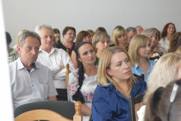 ПРО УРОКИ В УКРИТТЯХ, НОВІ МОЖЛИВОСТІ ДЛЯ ПЕДАГОГІВ ТА ОСВІТНІ ВИКЛИКИ НАШОГО ЧАСУ ГОВОРИЛИ НА ОСВІТЯНСЬКІЙ КОНФЕРЕНЦІЇ