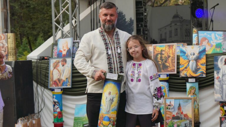НА VIII БЛАГОДІЙНОМУ АУКЦІОНІ ЗІБРАЛИ 349 ТИСЯЧ 700 ГРИВЕНЬ ДЛЯ УКРАЇНСЬКОЇ АРМІЇ!