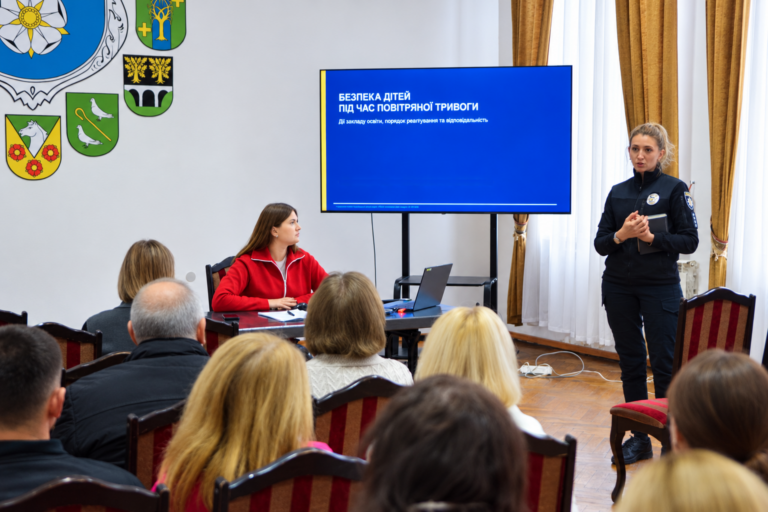 БЕЗПЕКА ДІТЕЙ ПІД ЧАС ПОВІТРЯНИХ ТРИВОГ: У ЗАКЛАДАХ ОСВІТИ ЧОРТКІВСЬКОЇ ГРОМАДИ ПОСИЛЯТЬ КОНТРОЛЬ