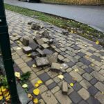ПОШКОДЖЕНИЙ ВОДІЄМ ВАНТАЖІВКИ ТРОТУАР У ЧОРТКОВІ ОПЕРАТИВНО ВІДРЕМОНТУВАЛИ